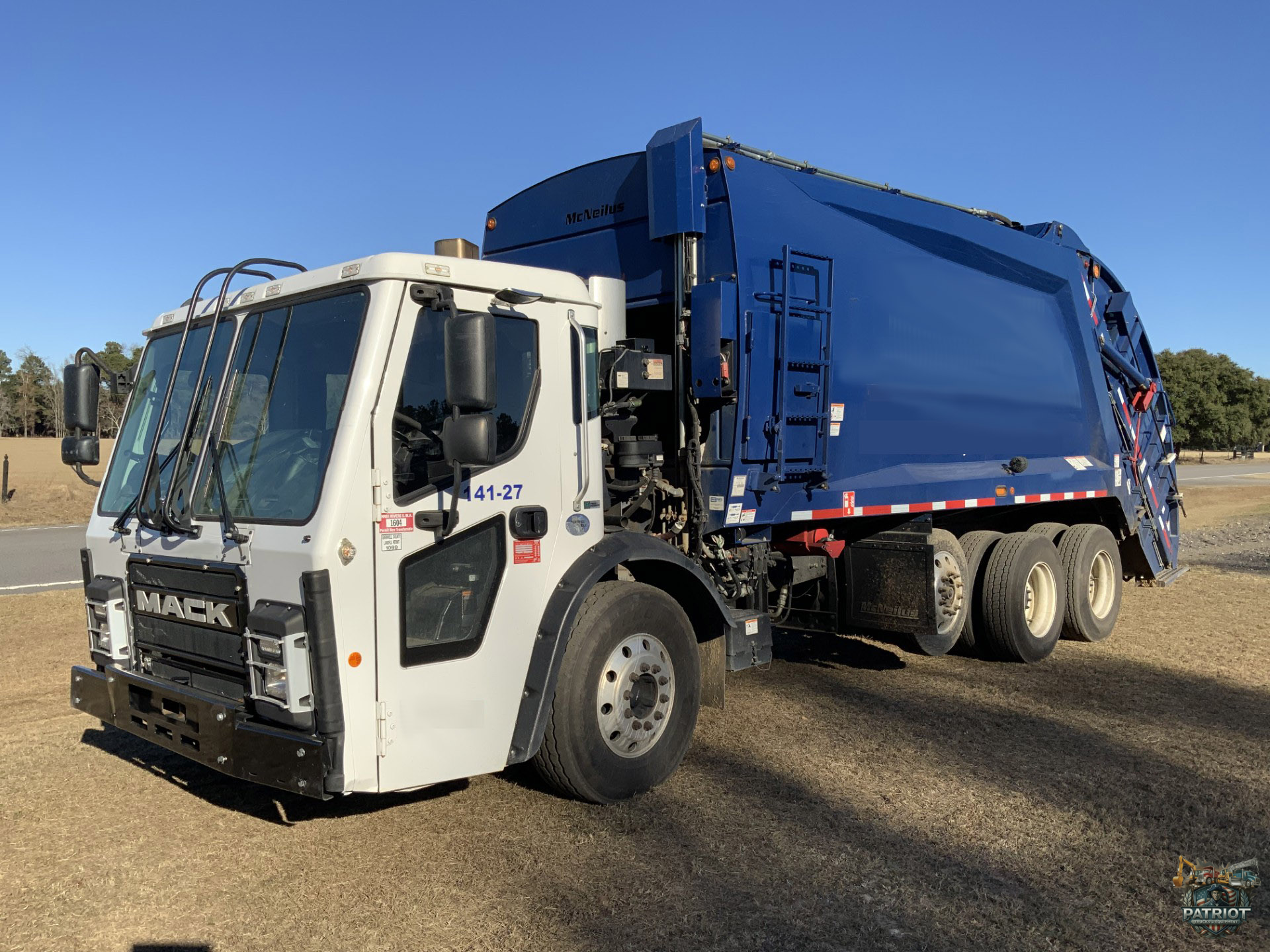 2023 Mack 28Yd McNeilus R/L Body TRUCK