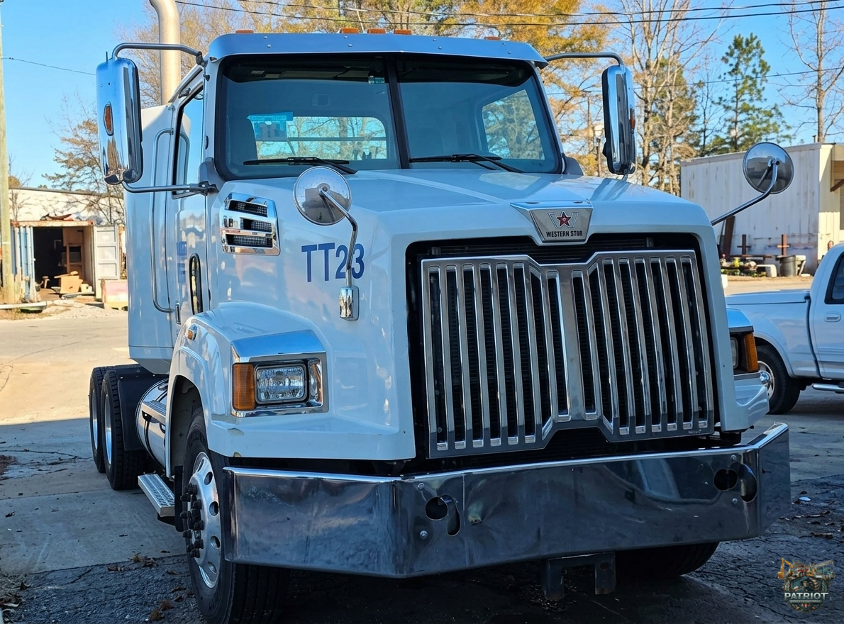 2017 Western Star  4700 SB